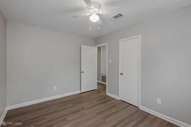 Building Photo - 3981 Stuart Ave