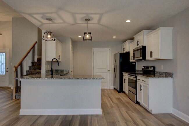 Building Photo - Luxury Home