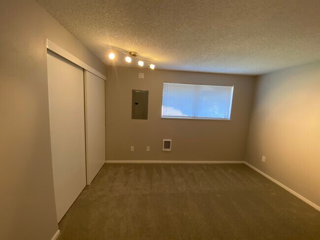 Building Photo - Fully renovated 2 bedroom, 1.5 bath apartment available with Separate Garage! Fully remodeled Kit...