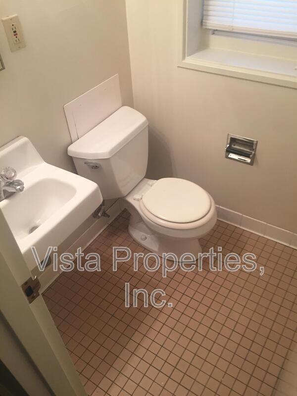 Building Photo - 1840 La Salle Pl