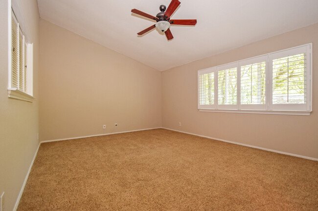 Building Photo - 3 Bedroom Townhouse - Northwest Hills
