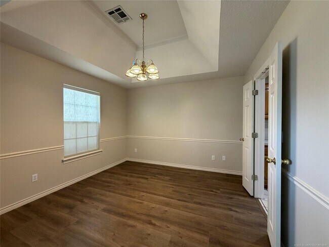Building Photo - 9203 S 73rd E Ave