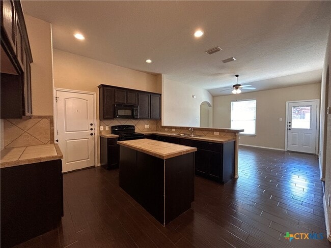 Building Photo - 295 Rosalie Dr