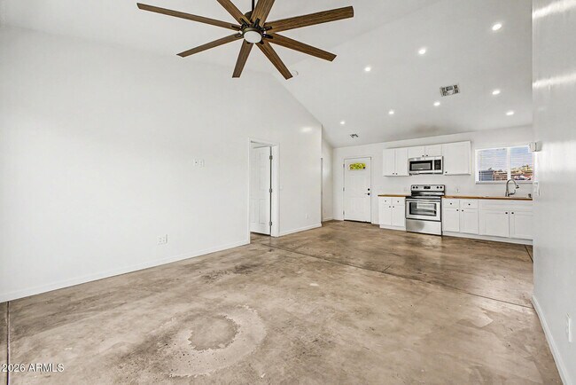 Building Photo - 505 N 16th Ave