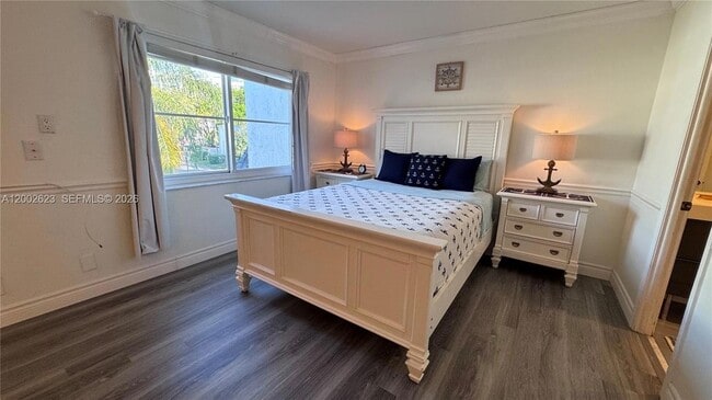 Building Photo - 903 NE 27th Ave