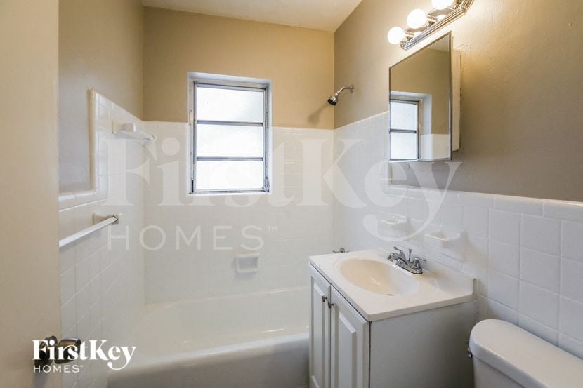 Building Photo - 1710 NW 109th St