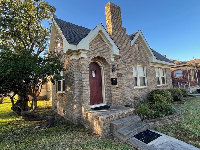 Primary Photo - 4701 Ave N 1/2