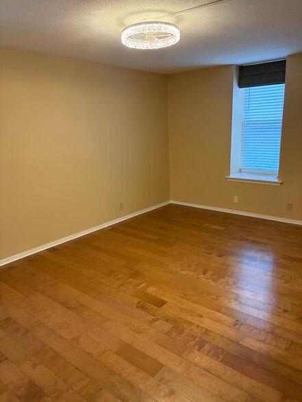 Building Photo - 6617 Poplar Ave