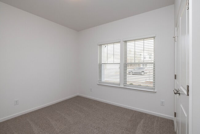 Building Photo - NEW 4BD/3BTH HOUSE- STONEBRIDGE FAIRWAYS COMMUNITY