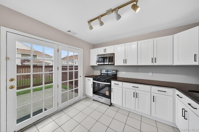 Building Photo - 3304 Whispering Hills Dr