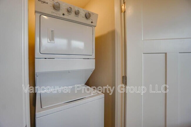 Building Photo - 313 E Caribou Ct