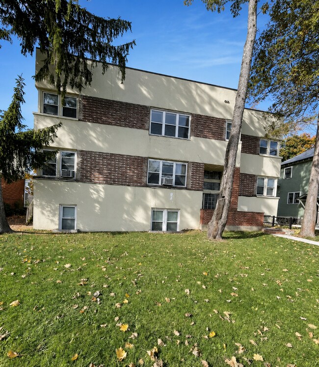 Building Photo - 37 Parkwood St