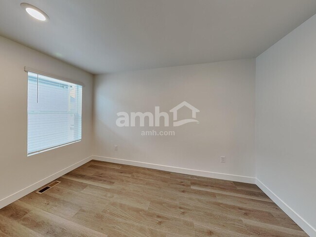 Building Photo - 4823 85th Dr NE