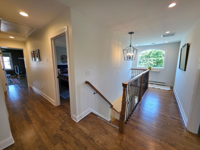 Building Photo - Luxury Living in Ridgewood
