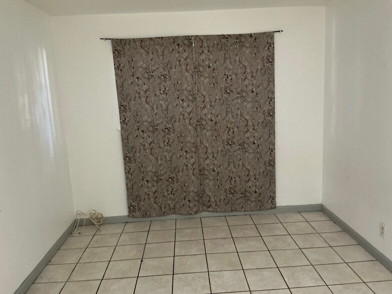 Building Photo - 45652 Lantana Ave