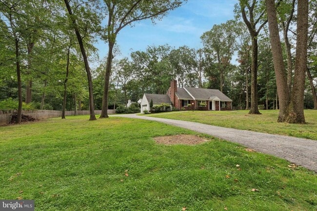 Building Photo - 310 Pine Tree Rd