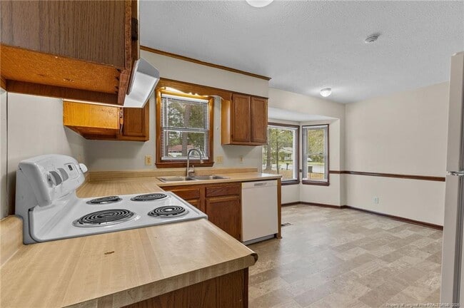 Building Photo - 6673 Vaughn Rd