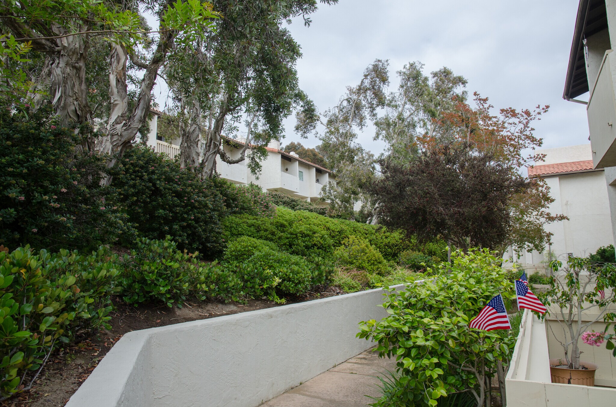 Building Photo - 3978 La Jolla Village Dr