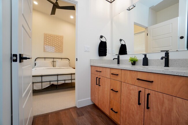 Building Photo - 479 E Violets Cv Ln