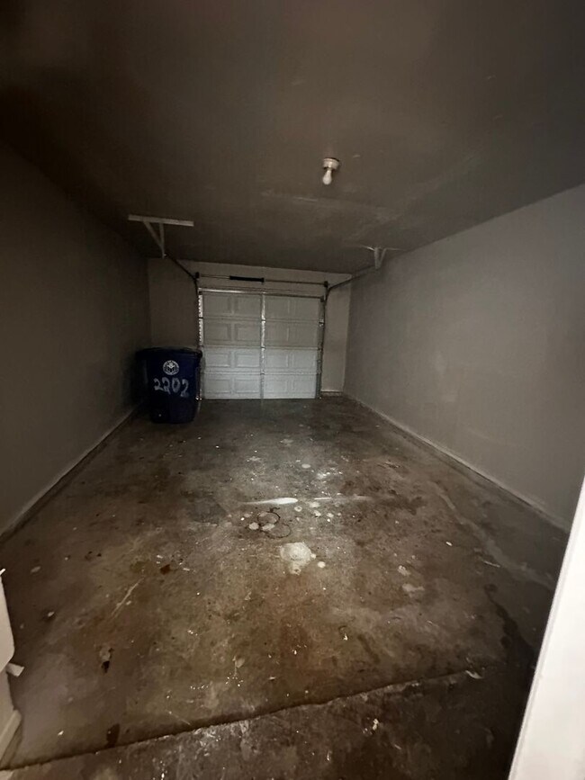 Building Photo - 2202 Donahue Ln