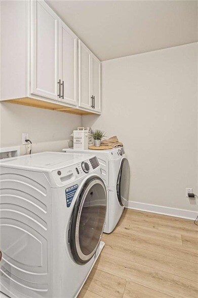 Building Photo - 305 Meuse Ln