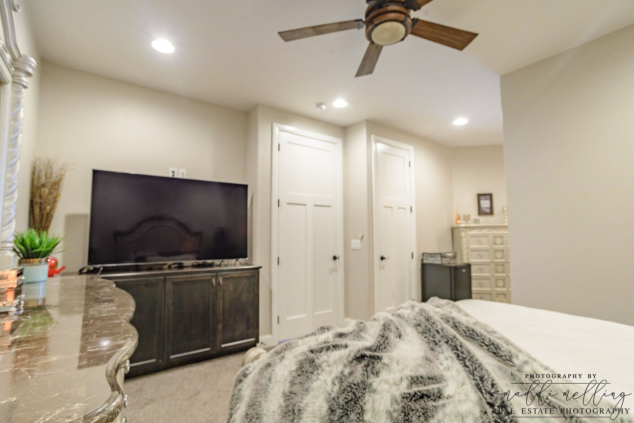 Building Photo - 325 N Red Stone Rd