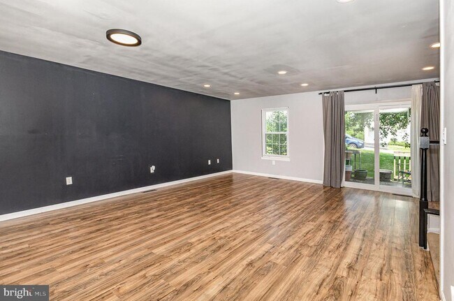 Building Photo - 145 Lincoln Ave