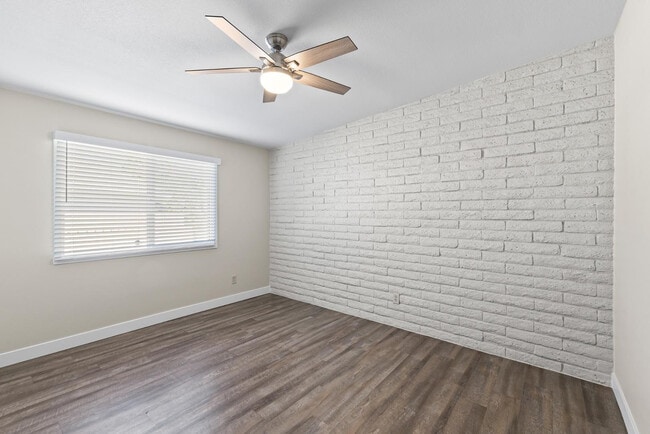 Building Photo - 1135 E Palmcroft Dr