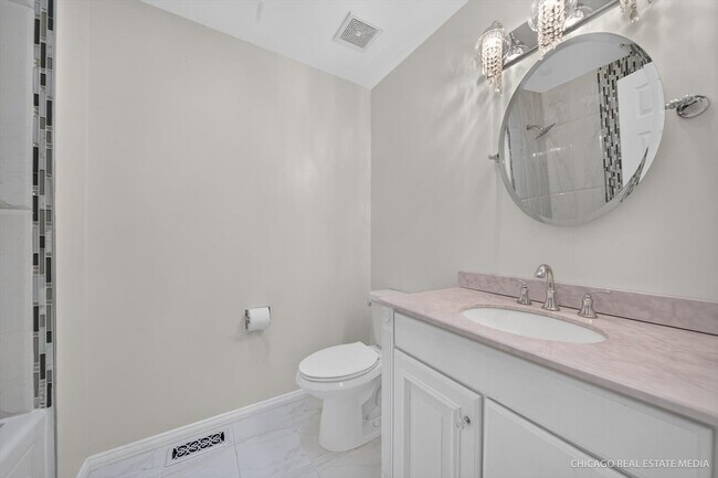Building Photo - 152 Brittany Dr