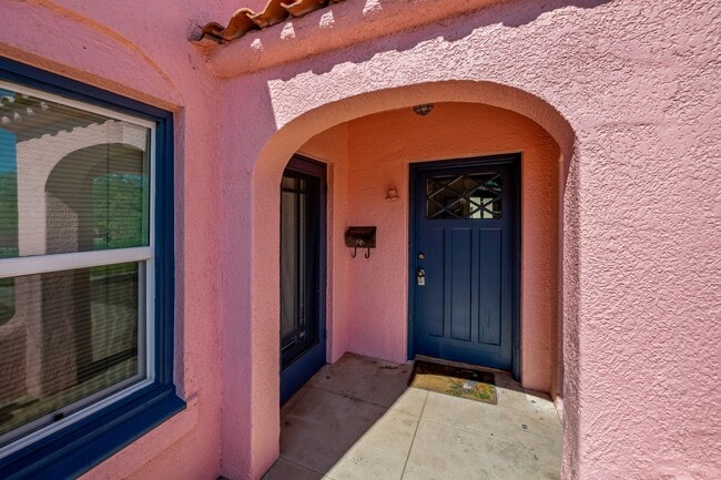 Building Photo - PRE-LEASE for AUGUST 2026 - Sam Hughes Bungalow