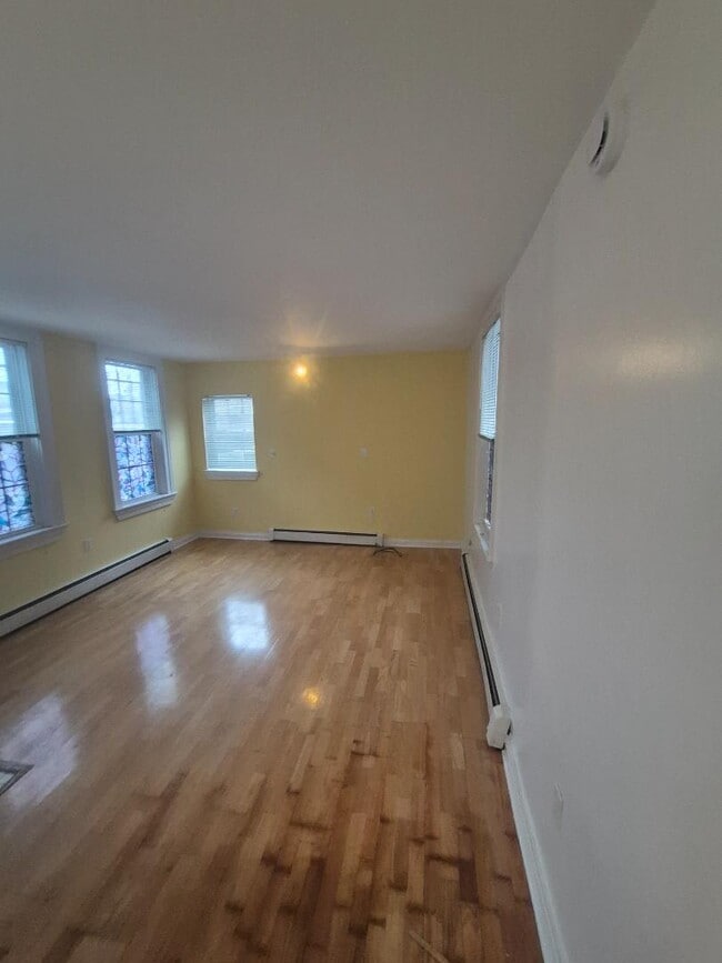 Building Photo - 166 Park St