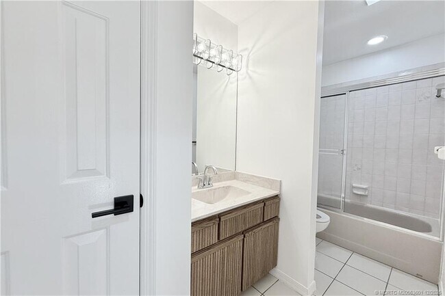 Building Photo - 3012 SW Mariposa Cir