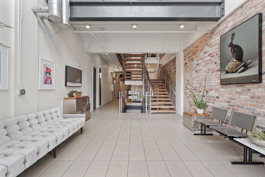 Building Photo - Paragon Station