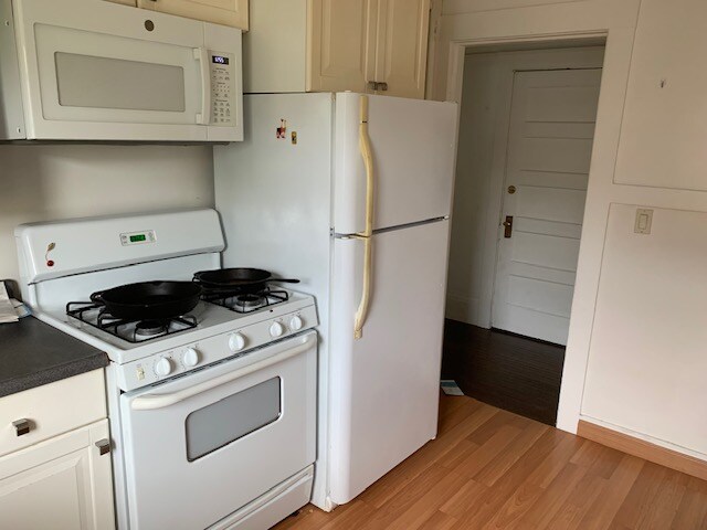 Building Photo - 2717 Derby St