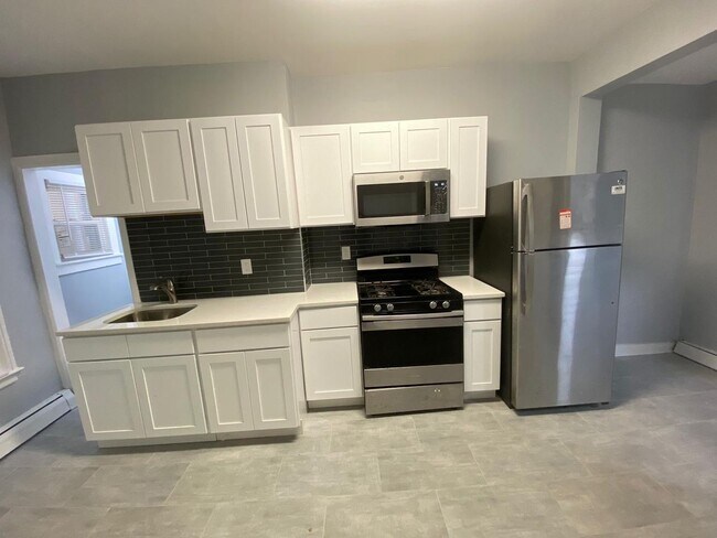 Building Photo - 378 Orchard St