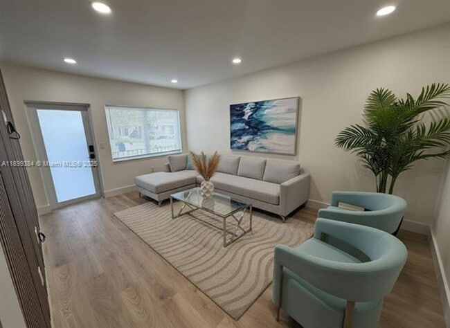 Building Photo - 2772 SW 25th St