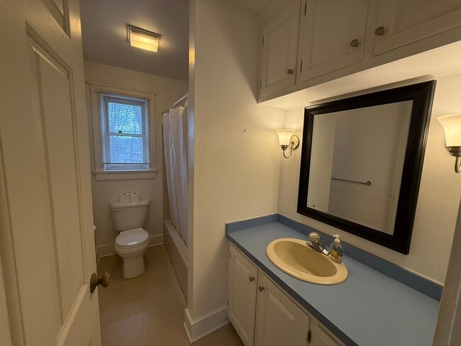 Building Photo - 112-116 EAP