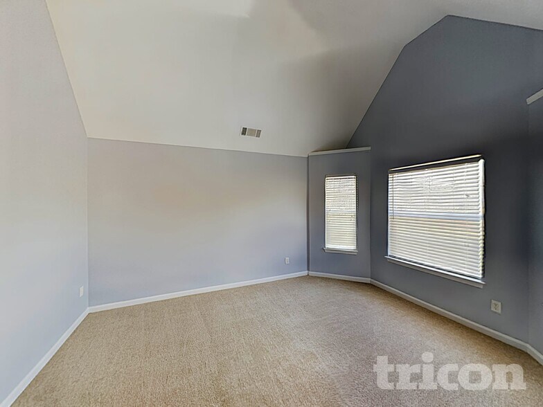 Building Photo - 1005 Maris Ln