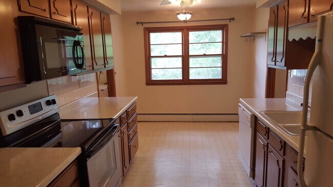 Building Photo - Updated 2 bd, 1.5 ba house, Parkade Sub., hardwoods, 5 min. from 70, fenced, avail now