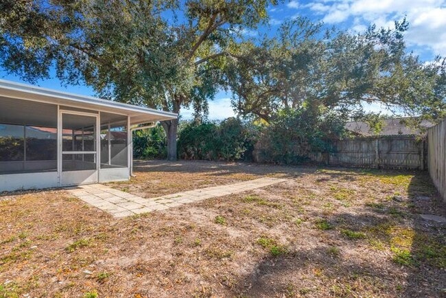 Building Photo - 3Br 2BA Home in Brandon, FL - New Paint and Carpet
