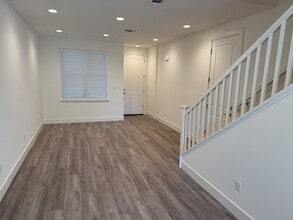 Building Photo - 905 Prospect Ave