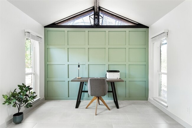 Building Photo - 2212 Parkhaven Dr