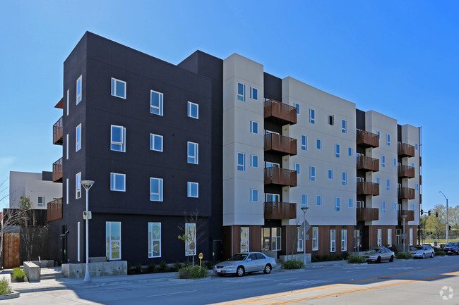 Building Photo - Rivermark