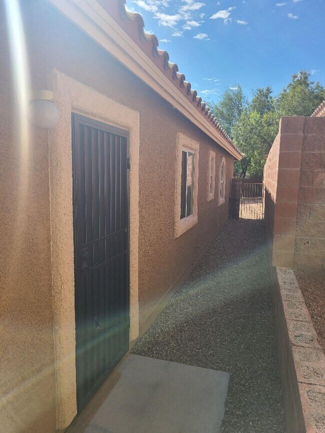 Building Photo - Amish #2