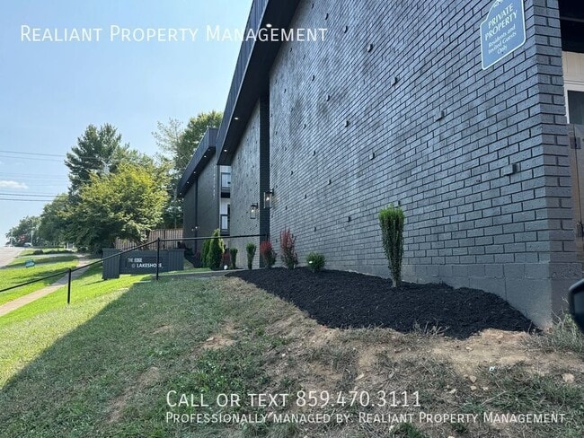 Building Photo - 209 Lakeshore Dr