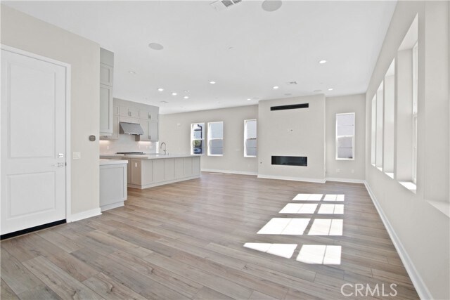 Building Photo - 200 Brackens