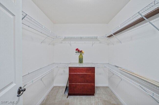 Building Photo - 917 Oak Ave
