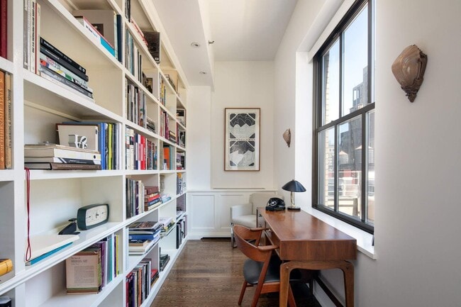 Building Photo - 130 W 30th St