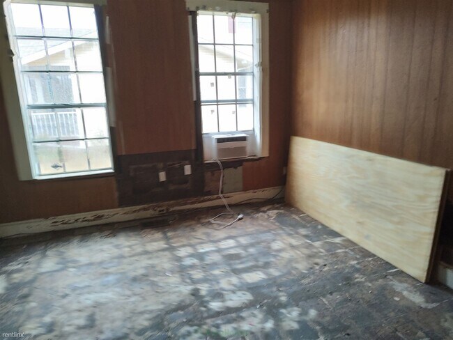 Building Photo - 3 br, 1 bath House - 732 Thomas Street