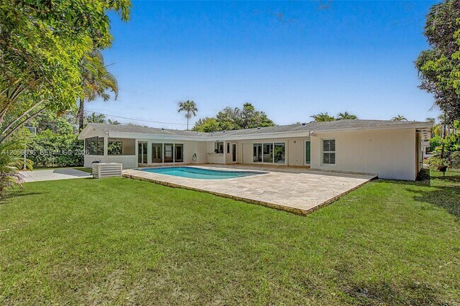 Building Photo - 15540 SW 82nd Ct